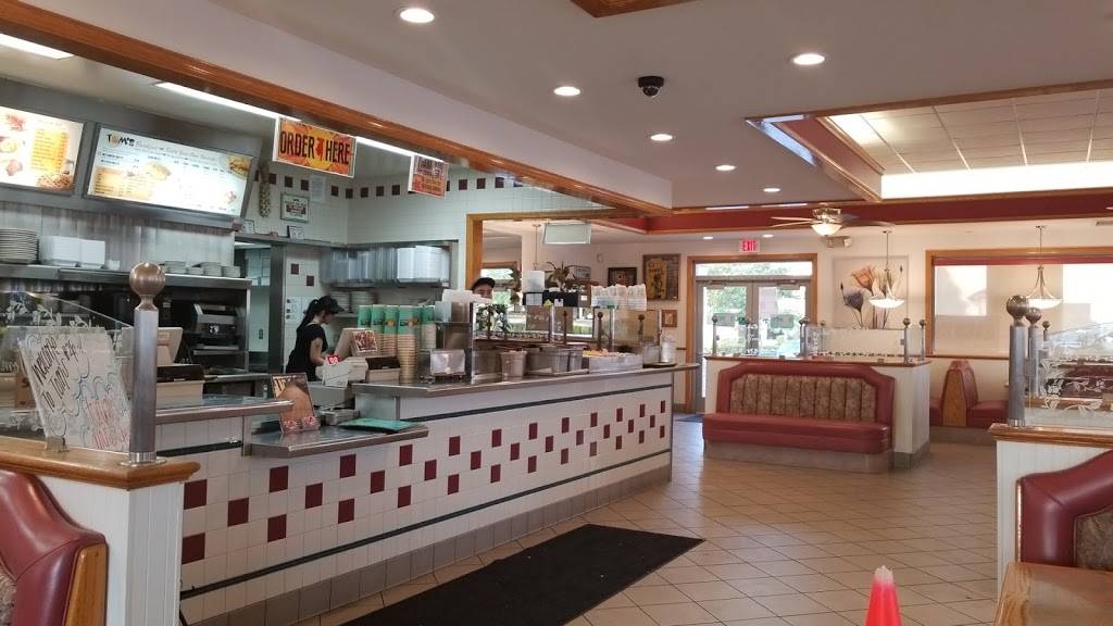 Toms Burgers 26 | restaurant | 1805 W Ave J, Lancaster, CA 93534, USA | 6617295777 OR +1 661-729-5777