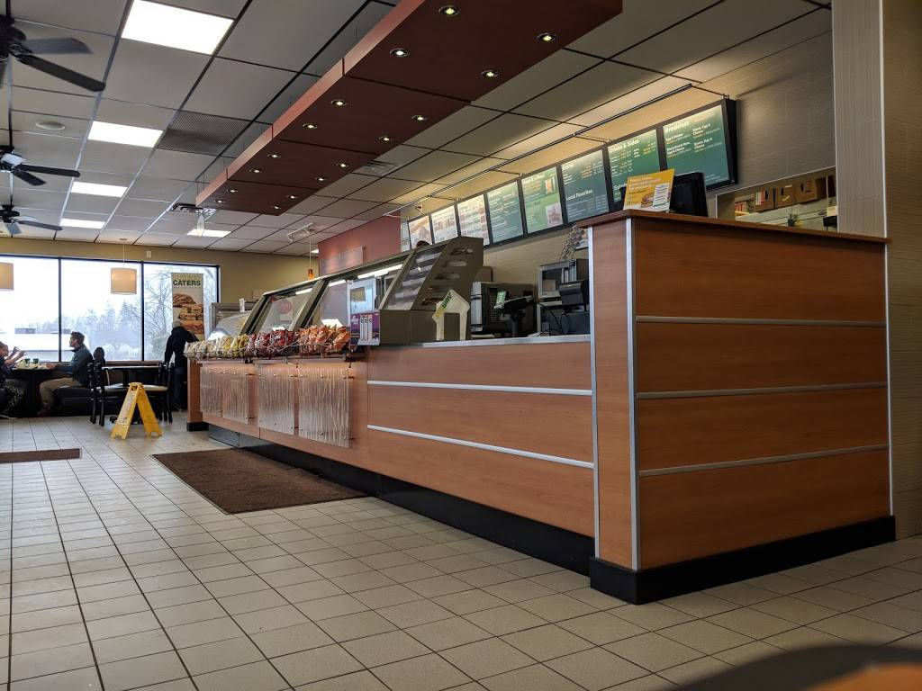 Subway | restaurant | 1525 W 1st St, Cedar Falls, IA 50613, USA | 3192684225 OR +1 319-268-4225