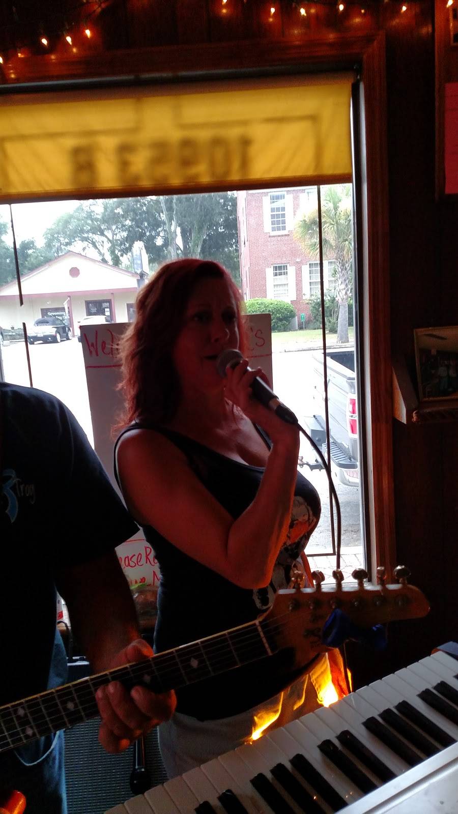 Schooners bar and grill | restaurant | 10953 N Jacob Smart Blvd, Ridgeland, SC 29936, USA | 8437268169 OR +1 843-726-8169