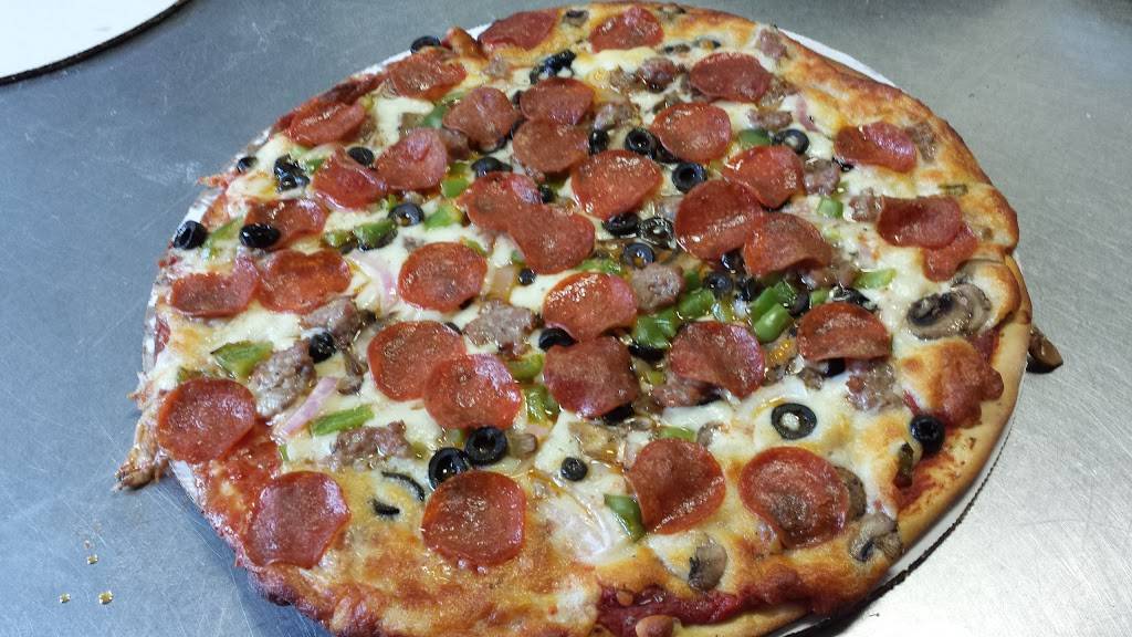 Johns Pizzaria | restaurant | 221 N Franklin St, Port Washington, WI 53074, USA | 2622845581 OR +1 262-284-5581