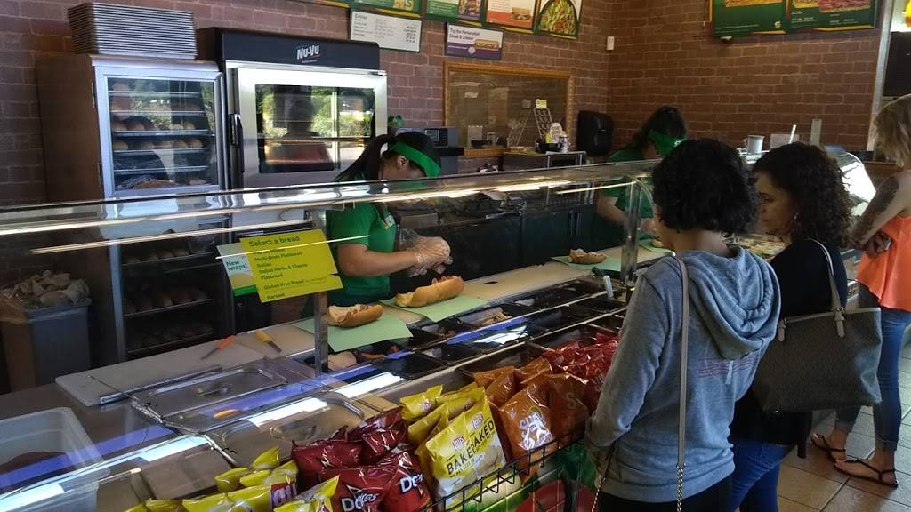 Subway | restaurant | 919 N Anchor Way, Portland, OR 97217, USA | 5032892821 OR +1 503-289-2821
