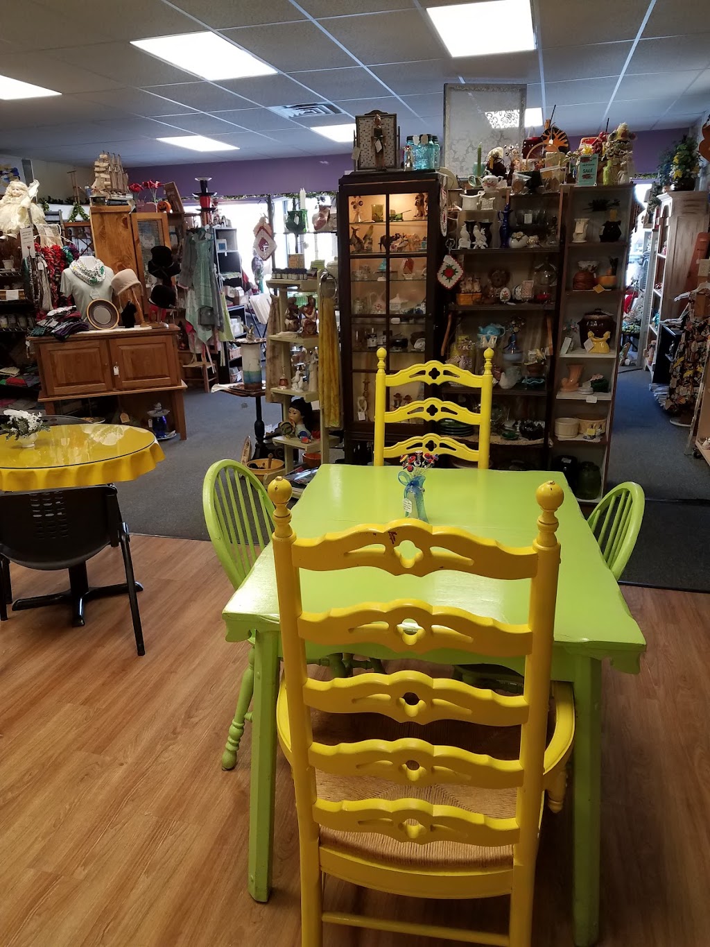 Sissys Treats & Treasures | cafe | 205 N Main St, Seymour, WI 54165, USA | 9208330477 OR +1 920-833-0477