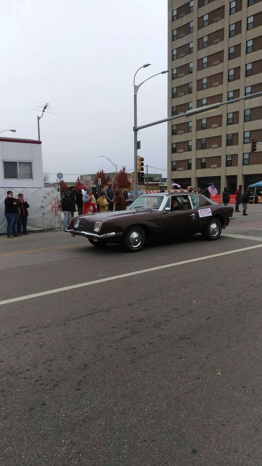 Subway | meal takeaway | 935 S Kansas Ave, Topeka, KS 66612, USA | 7853548782 OR +1 785-354-8782