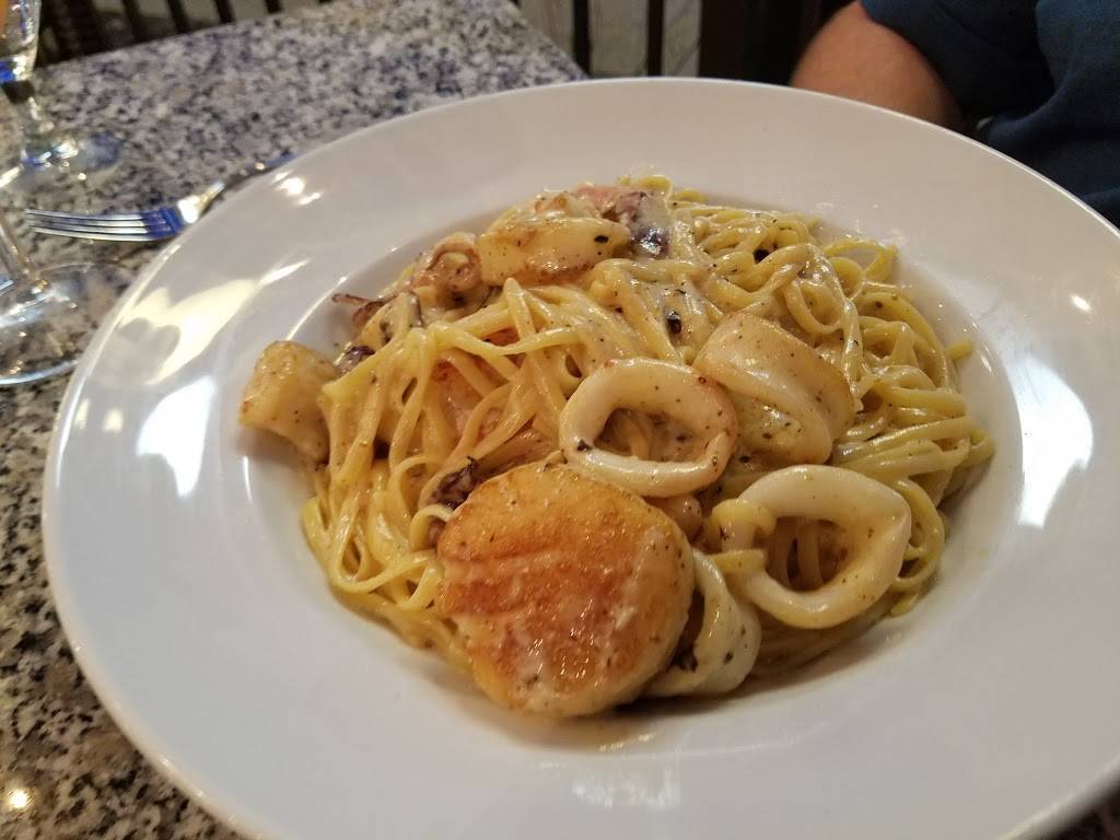 Basils Greek Dining | restaurant | 4000 Fox Valley Center Dr, Aurora, IL 60504, USA | 6306921300 OR +1 630-692-1300