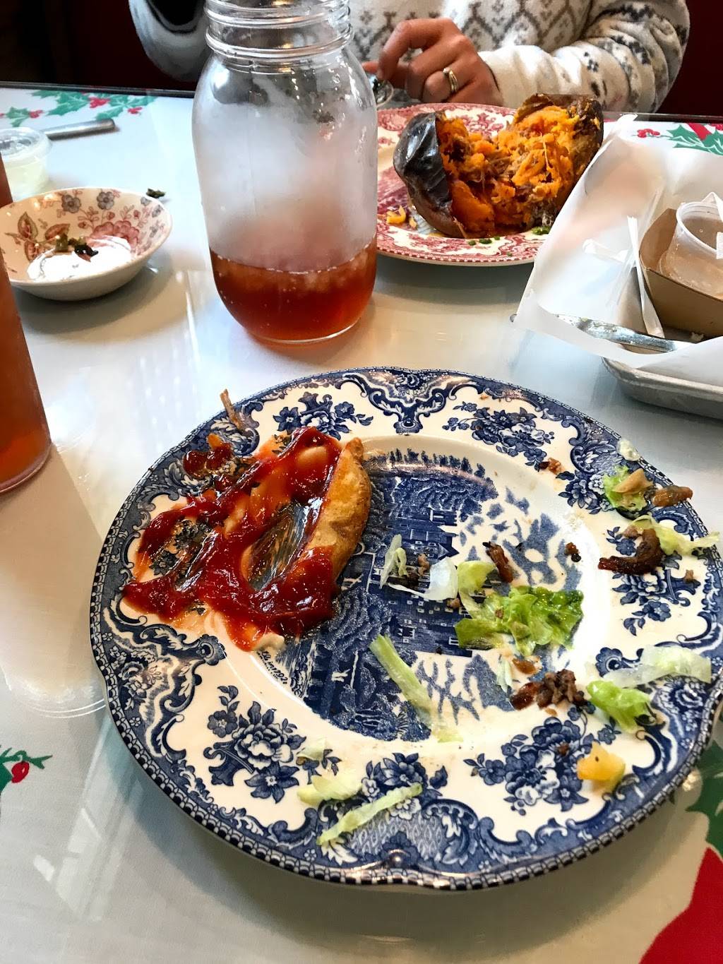 Sweet Taters | restaurant | 102 10th St NW, Conover, NC 28613, USA | 8284695177 OR +1 828-469-5177