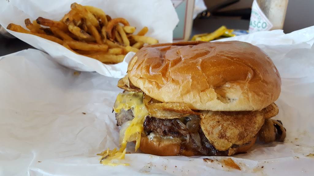 Tuckers Onion Burgers | restaurant | 5740 N Classen Blvd #3, Oklahoma City, OK 73118, USA | 4052863331 OR +1 405-286-3331