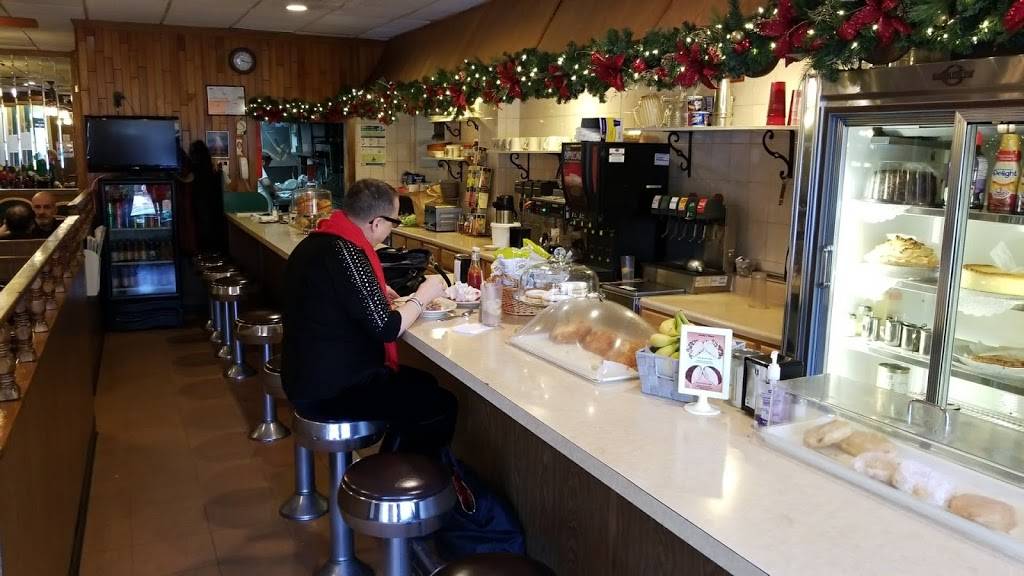 The Coffee Club Diner | restaurant | 9526 4th Ave, Brooklyn, NY 11209, USA | 7185673953 OR +1 718-567-3953