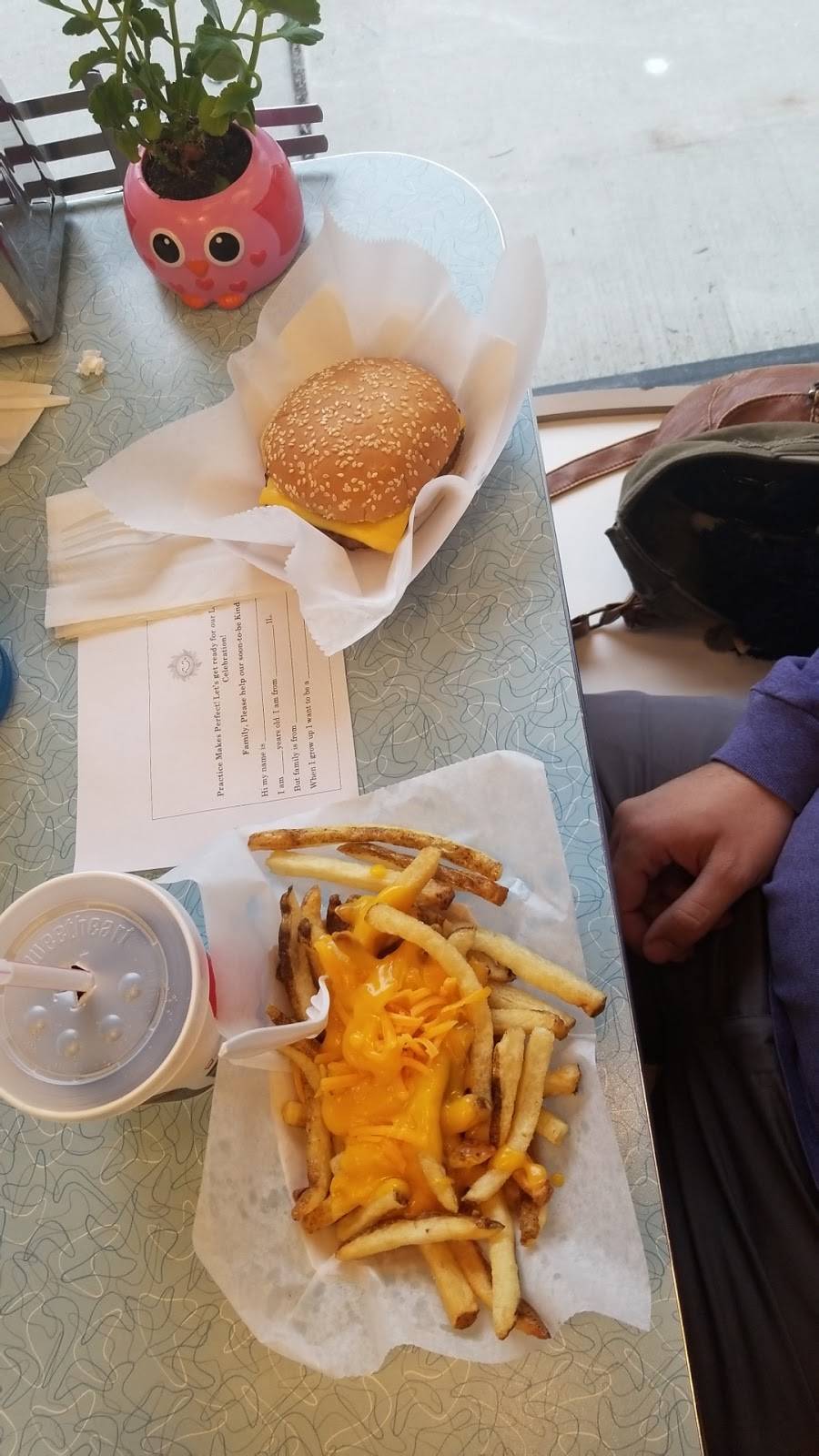 Man-Jo-Vins | restaurant | 3224 N Damen Ave, Chicago, IL 60618, USA | 7739350727 OR +1 773-935-0727