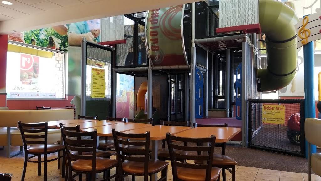 McDonalds | cafe | 525 Alta Mere Dr, Fort Worth, TX 76116, USA | 8177359415 OR +1 817-735-9415