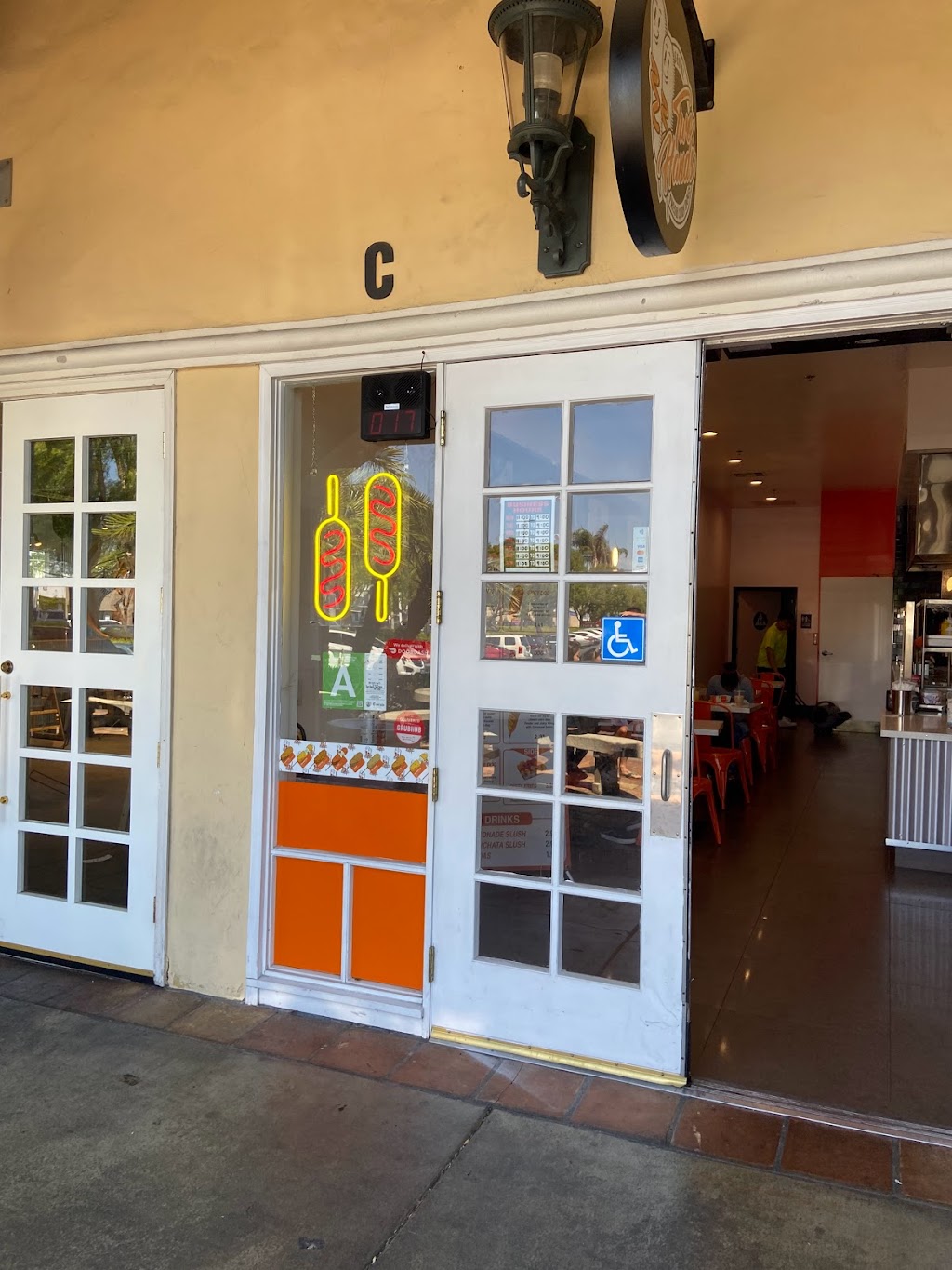 Two Hands Corn Dogs | restaurant | 24631 Crenshaw Blvd Ste C, Torrance, CA 90505, USA | 4243280066 OR +1 424-328-0066