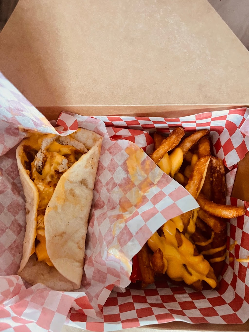 Clutch City Cluckers | meal takeaway | 9598 S Main St, Houston, TX 77025, USA | 8323741019 OR +1 832-374-1019