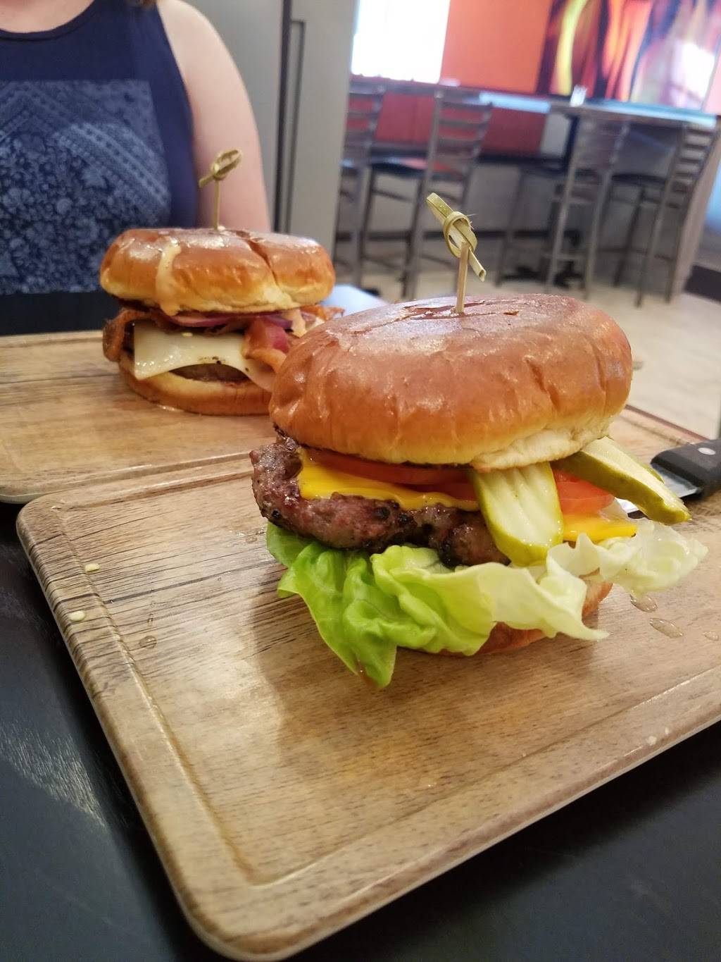 Flamme Burger Keystone | restaurant | 8487 Union Chapel Rd, Indianapolis, IN 46240, USA | 3174361929 OR +1 317-436-1929