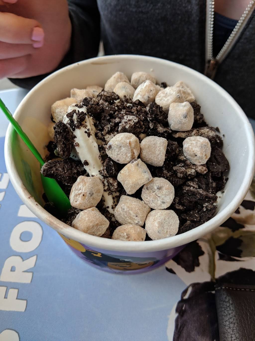 Menchies Frozen Yogurt | bakery | 4100 N Alafaya Trail Ste 109, Orlando, FL 32826, USA | 4076584817 OR +1 407-658-4817