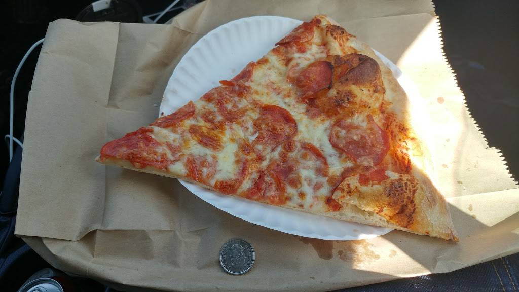 Mackay Pizza | restaurant | 930 N Park Dr, Brampton, ON L6S 3Y5, Canada | 9057934131 OR +1 905-793-4131