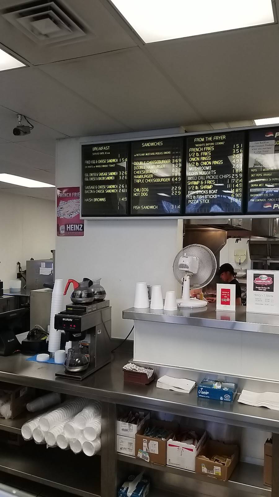 Henrys Hamburgers | restaurant | 1832 M-139, Benton Harbor, MI 49022, USA | 2699266757 OR +1 269-926-6757