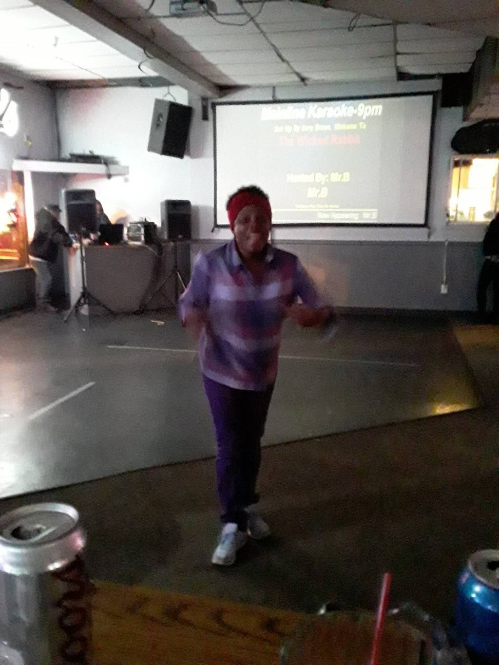 Wicked Rabbit Sports Bar | restaurant | 1101 Army Post Rd, Des Moines, IA 50315, USA | 5154102821 OR +1 515-410-2821