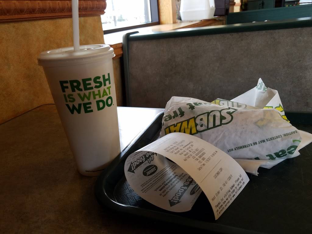 Subway | restaurant | 3016 Douglas Ave, Racine, WI 53402, USA | 2626815555 OR +1 262-681-5555