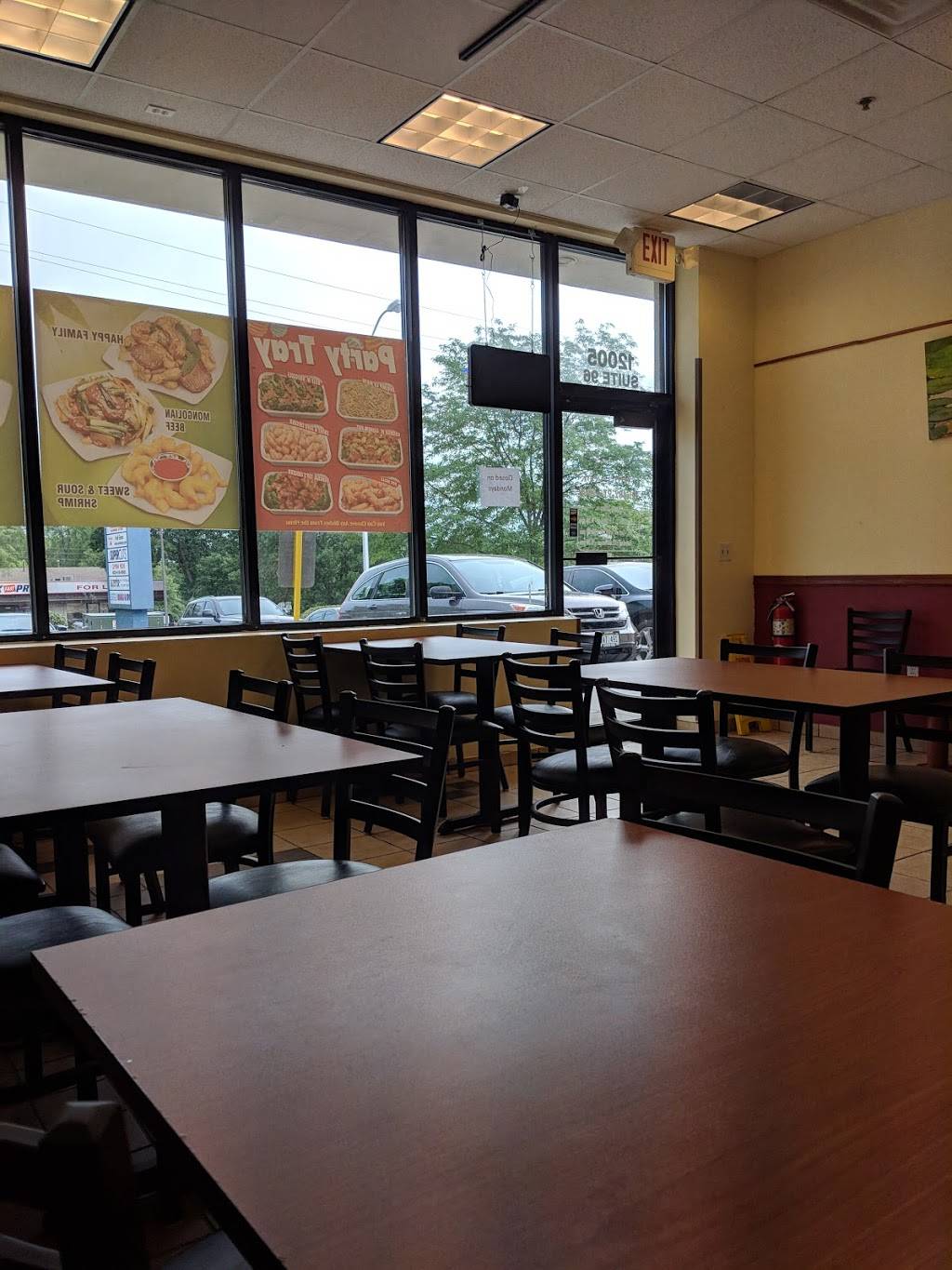 China Wok | restaurant | 12005 W Center Rd, Omaha, NE 68144, USA | 4029169966 OR +1 402-916-9966