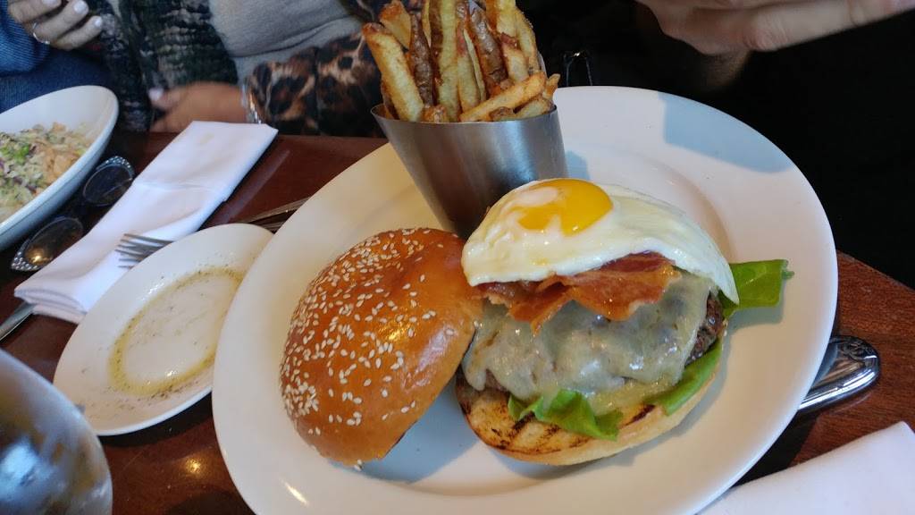 City Cellar Wine Bar & Grill | restaurant | 1080 Corporate Dr, Westbury, NY 11590, USA | 5166935400 OR +1 516-693-5400