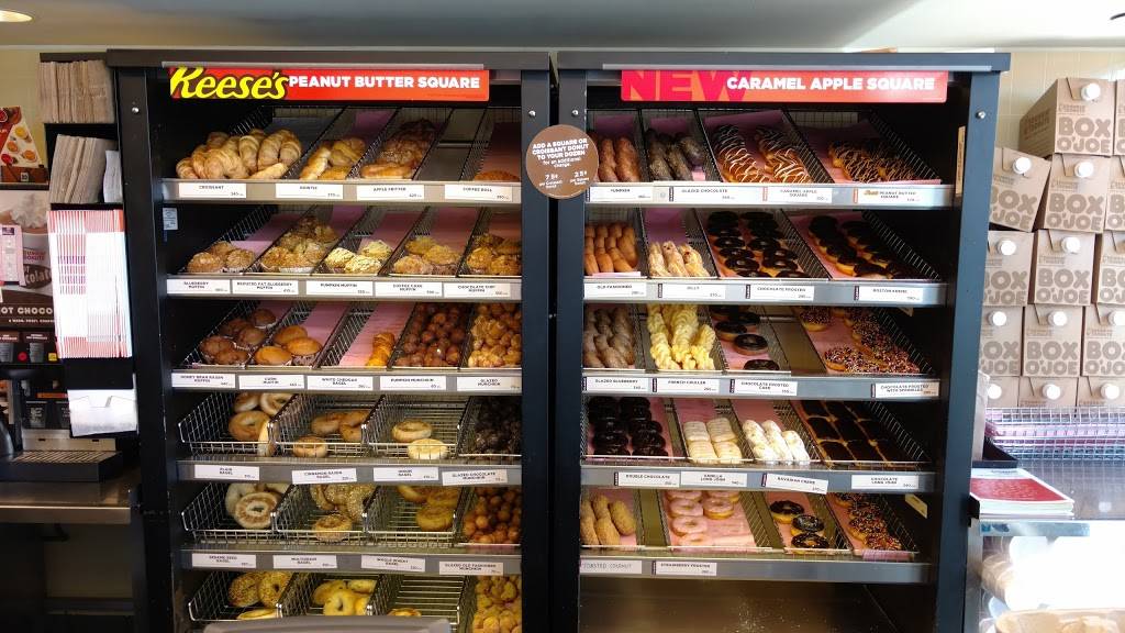 Dunkin Donuts | cafe | 3910 W Touhy Ave, Lincolnwood, IL 60712, USA | 8476773400 OR +1 847-677-3400