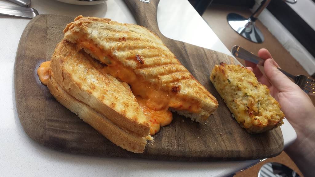 Cheesetique Ballston | restaurant | 800 N Glebe Rd, Arlington, VA 22203, USA | 7035669189 OR +1 703-566-9189