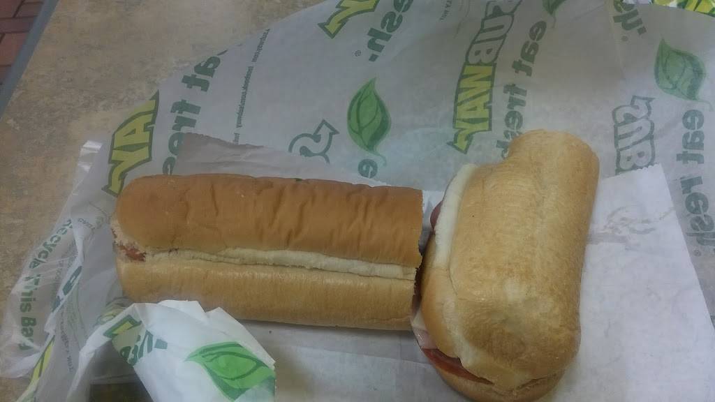 Subway | restaurant | 395 Main St, East Hartford, CT 06118, USA | 8605698001 OR +1 860-569-8001