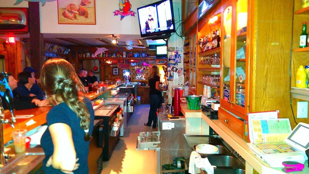 Laurinos Tavern | restaurant | 3668 Main St, Brewster, MA 02631, USA | 5088966135 OR +1 508-896-6135