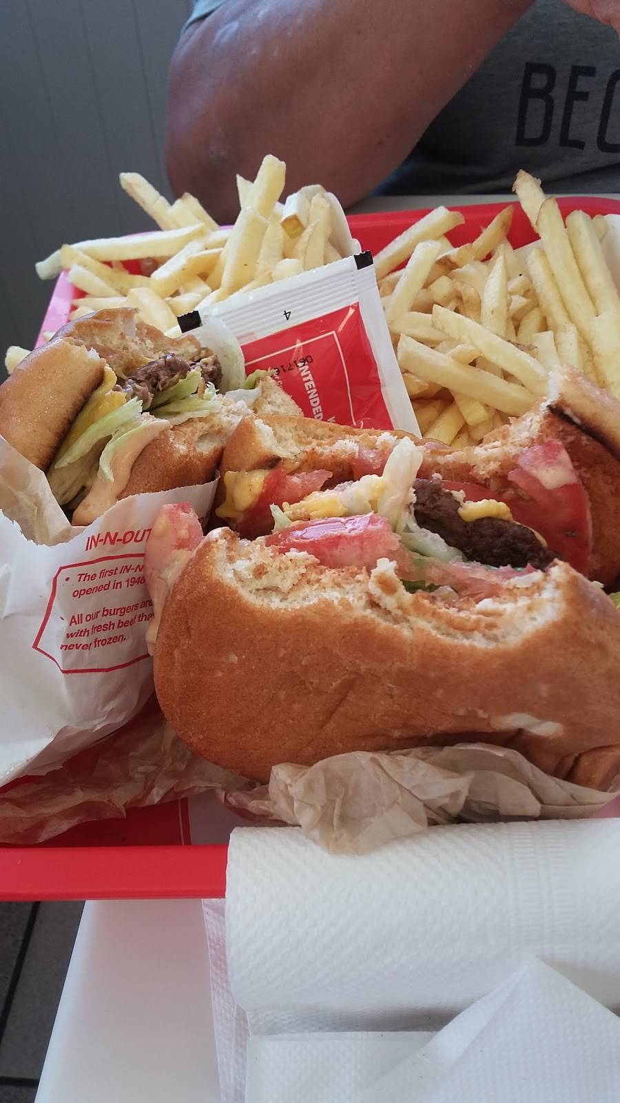 In-N-Out Burger | restaurant | 3900 Pelandale Ave, Modesto, CA 95356, USA | 8007861000 OR +1 800-786-1000