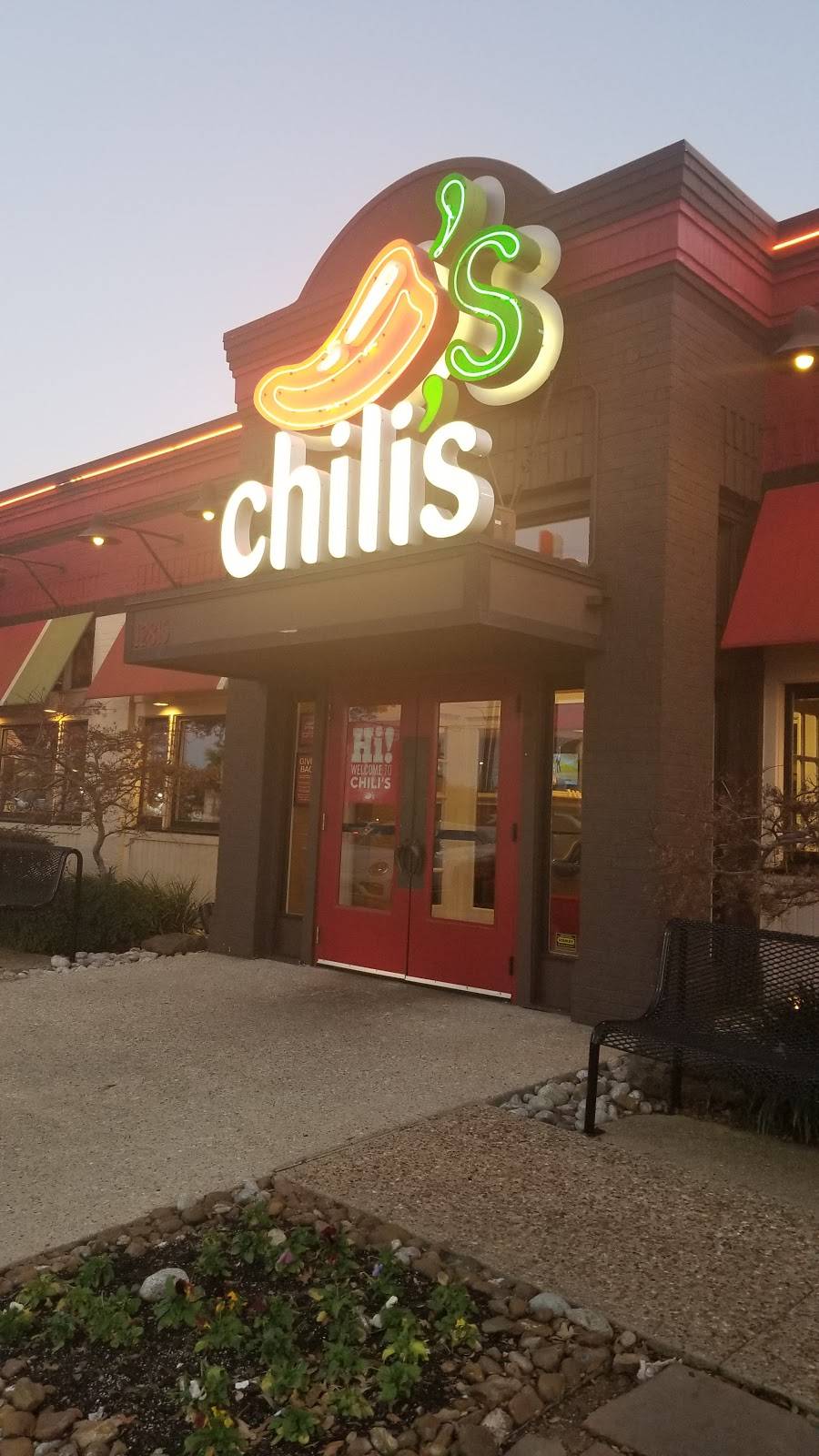 Chilis Grill & Bar | restaurant | 12815 Preston Rd, Dallas, TX 75230, USA | 9729913855 OR +1 972-991-3855