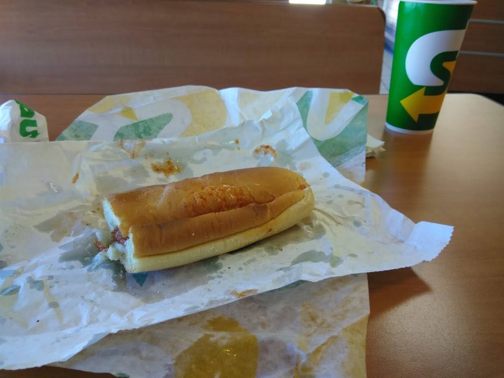 Subway | restaurant | 1845 Lakeshore Dr, Muskegon, MI 49441, USA | 2317552507 OR +1 231-755-2507