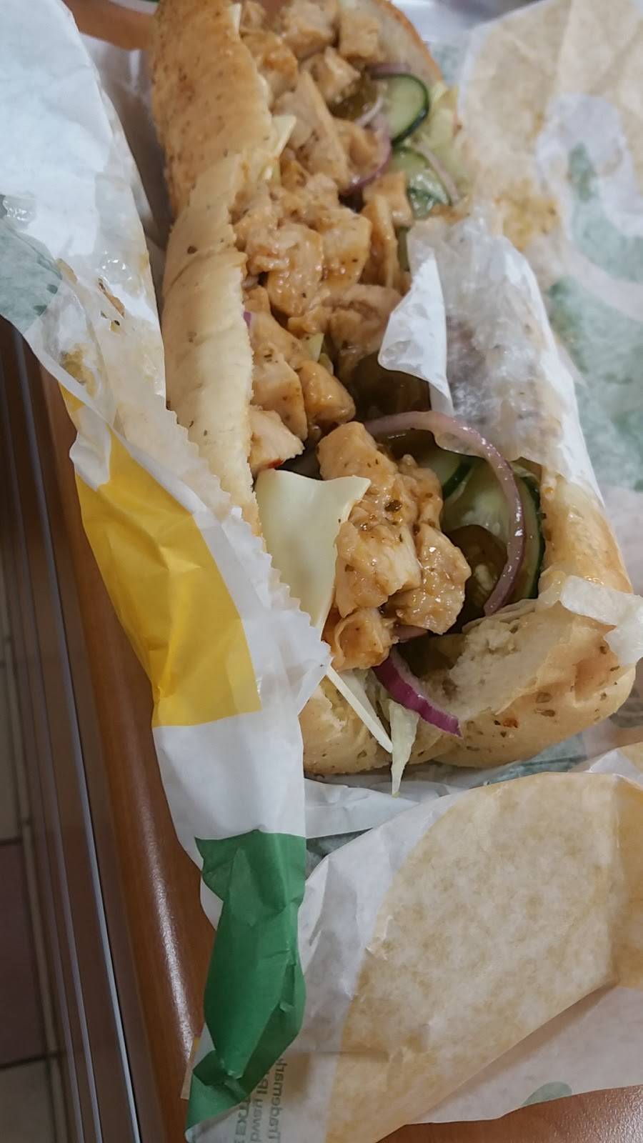 Subway | restaurant | 2352 W Cermak Rd, Chicago, IL 60608, USA | 7732549119 OR +1 773-254-9119