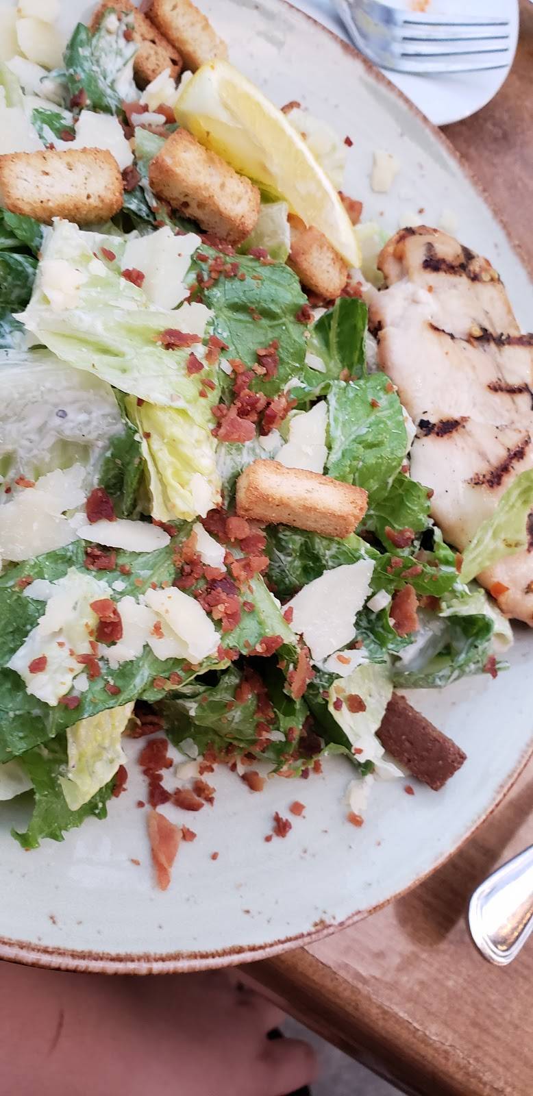 Fionn MacCools | restaurant | 825 Britannia Rd W, Mississauga, ON L5V 2X8, Canada | 9058260825 OR +1 905-826-0825