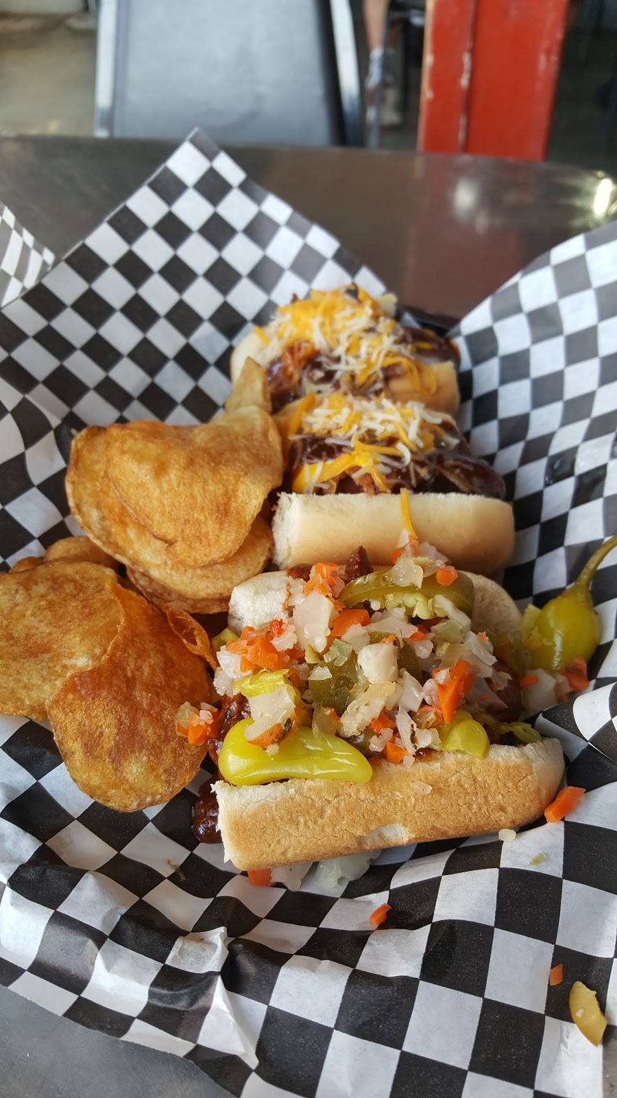 Dogz Bar and Grill | restaurant | 5300 E 2nd St, Long Beach, CA 90803, USA | 5624333907 OR +1 562-433-3907