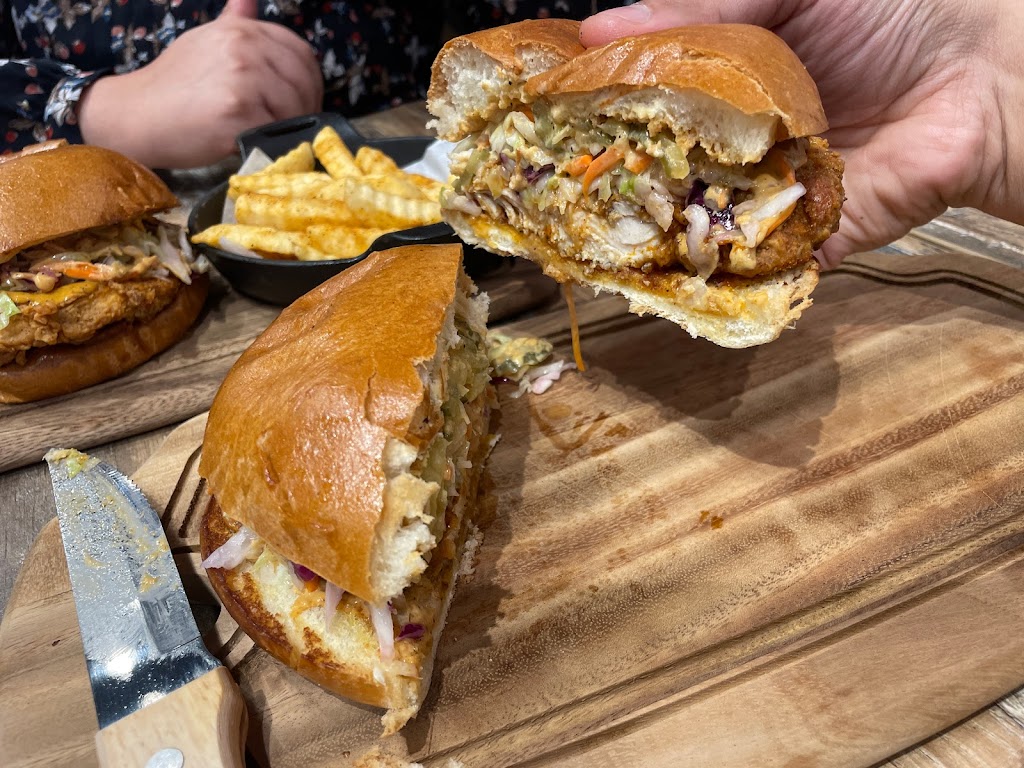 KBS Hot Chicken | restaurant | 2710 N Mason Rd Suite 110, Katy, TX 77449, USA | 2817178142 OR +1 281-717-8142