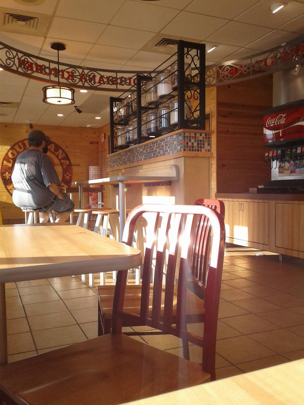 Popeyes Louisiana Kitchen | restaurant | 753 Memorial Dr, Chicopee, MA 01020, USA | 4135933088 OR +1 413-593-3088