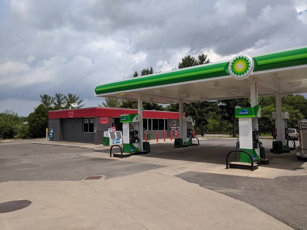 Mickey Mart | restaurant | 32700 Center Ridge Rd, North Ridgeville, OH 44039, USA | 4403274573 OR +1 440-327-4573