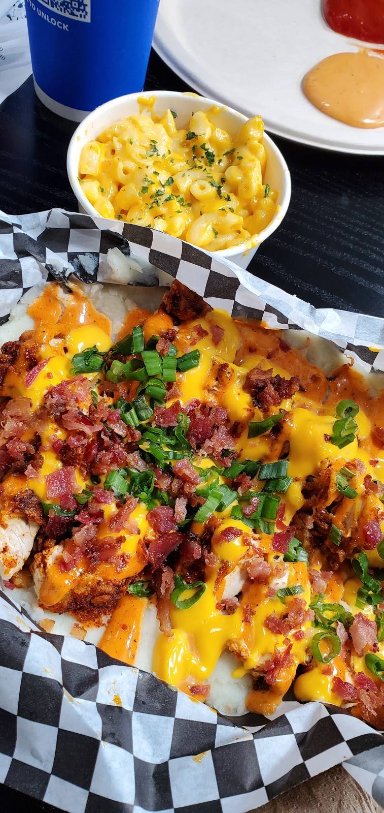 Hells Chicken | meal takeaway | 8666 Foothill Blvd, Sunland-Tujunga, CA 91040, USA | 8183520352 OR +1 818-352-0352