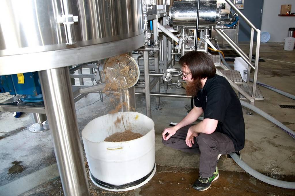 Switchyard Brewing Company | restaurant | 419 N Walnut St, Bloomington, IN 47404, USA | 8122878295 OR +1 812-287-8295