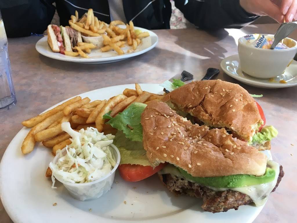 Cristys Restaurant | restaurant | 545 Winsted Rd, Torrington, CT 06790, USA | 8604967330 OR +1 860-496-7330