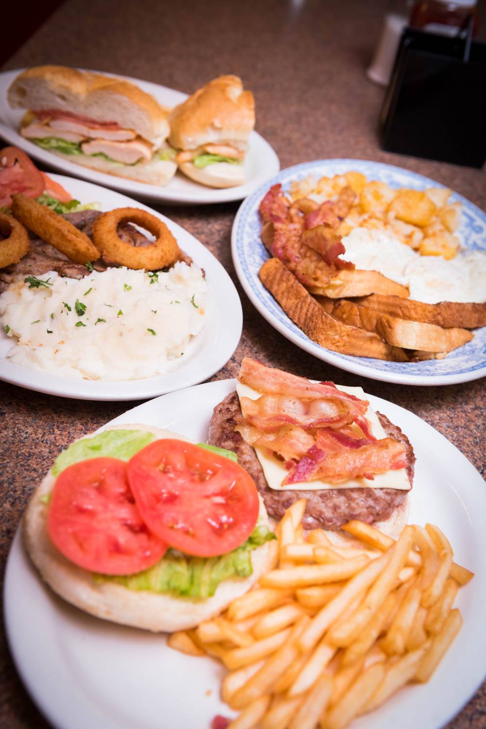 Meriden Road Diner | restaurant | 895 Meriden Rd, Waterbury, CT 06705, USA | 2035750537 OR +1 203-575-0537