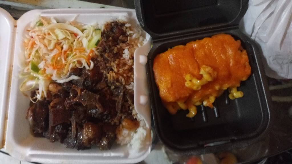 Donna’s Caribbean Restaurant | restaurant | 19851 NW 2nd Ave, Miami Gardens, FL 33169, USA | 7866577114 OR +1 786-657-7114