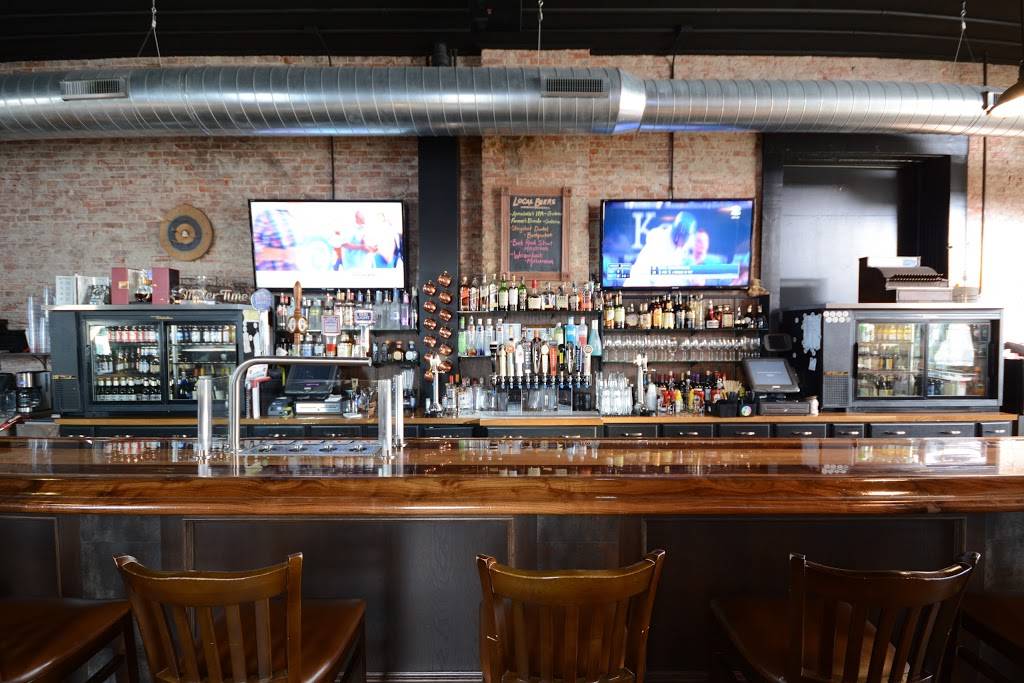 1st & Main | restaurant | 101 Main St, Dubuque, IA 52001, USA | 5635878152 OR +1 563-587-8152