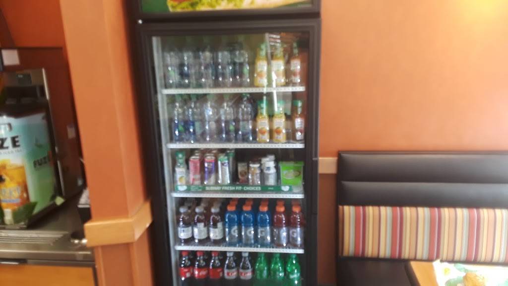 Subway | restaurant | 7038 Okeechobee Rd, Fort Pierce, FL 34945, USA | 7725959559 OR +1 772-595-9559