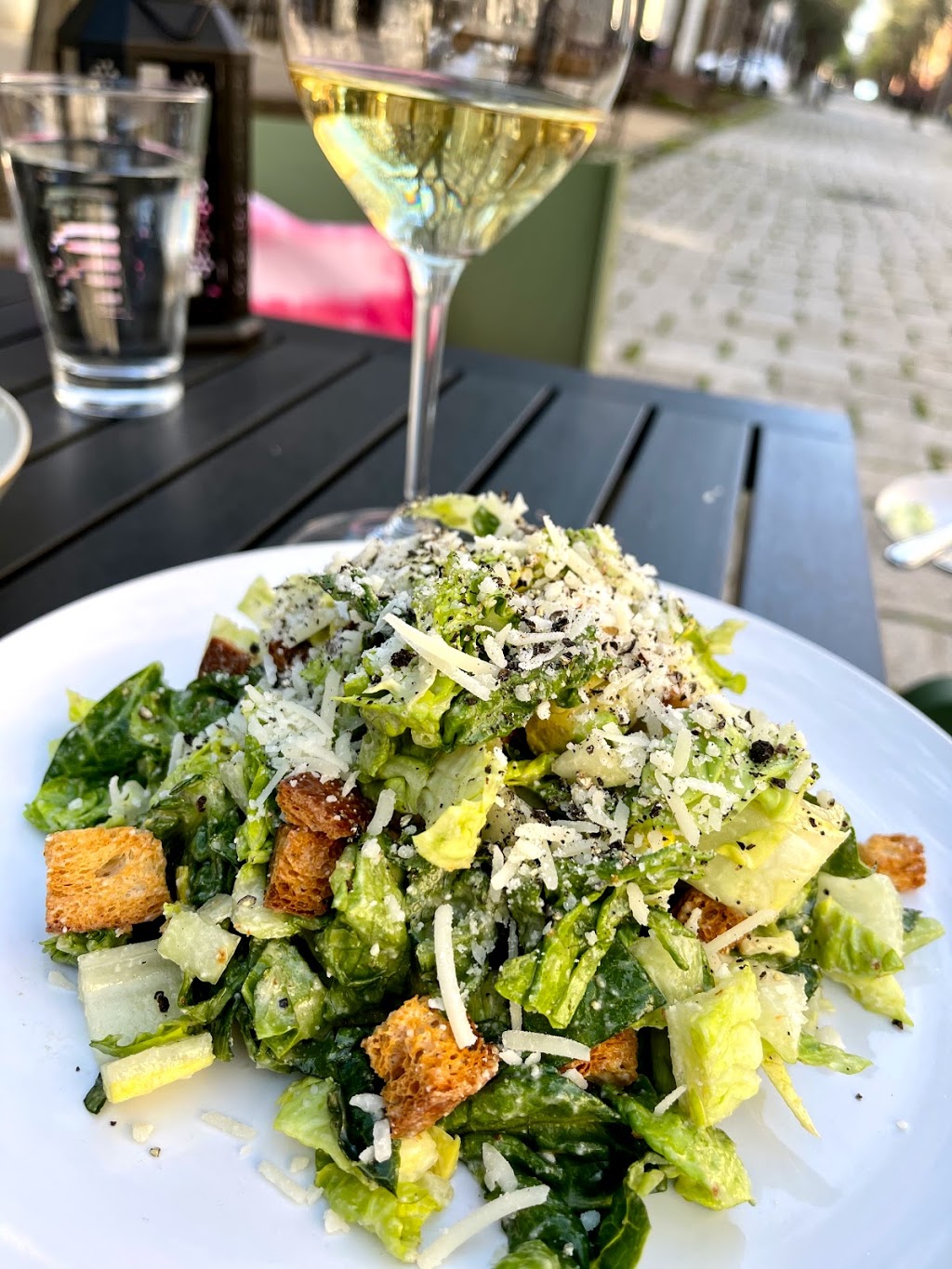 Dovetail Restaurant | restaurant | 1 6th St, Charlestown, MA 02129, USA | 6173375070 OR +1 617-337-5070