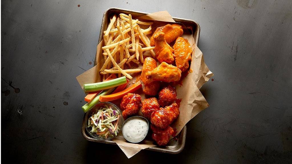 Buffalo Wild Wings | meal takeaway | 91 E Chestnut St, Gadsden, AL 35903, USA | 2564674540 OR +1 256-467-4540