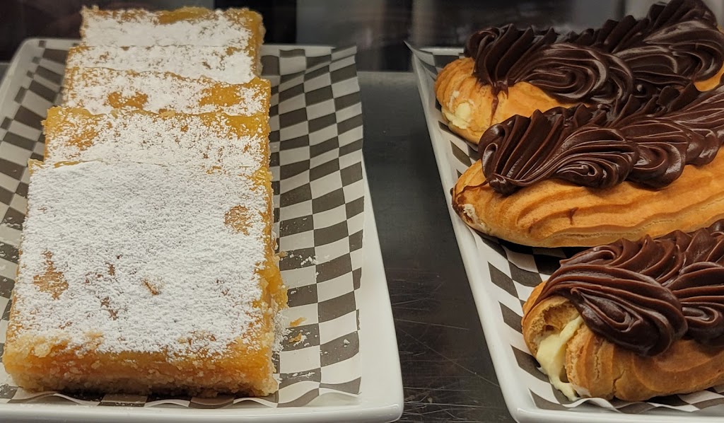 Js Deli | restaurant | 74225 CA-111, Palm Desert, CA 92260, USA | 7607975004 OR +1 760-797-5004