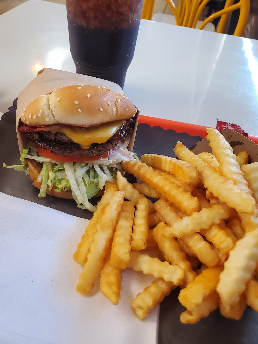 Classic Burgers | restaurant | 6525 W Inyokern Rd, Inyokern, CA 93527, USA | 7603774555 OR +1 760-377-4555