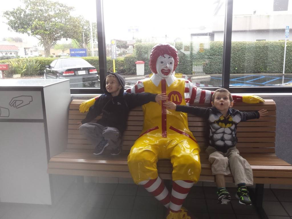 McDonalds | cafe | 835 N H St, Lompoc, CA 93436, USA | 8057369669 OR +1 805-736-9669