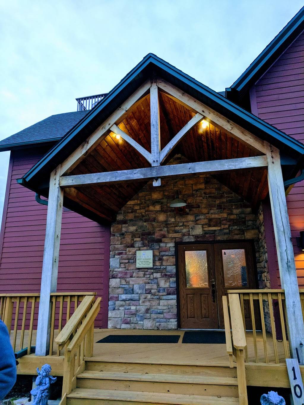 Fire & Ice Smokehouse & Crmry | restaurant | 104 W Railroad St, Marengo, IL 60152, USA | 8155687337 OR +1 815-568-7337