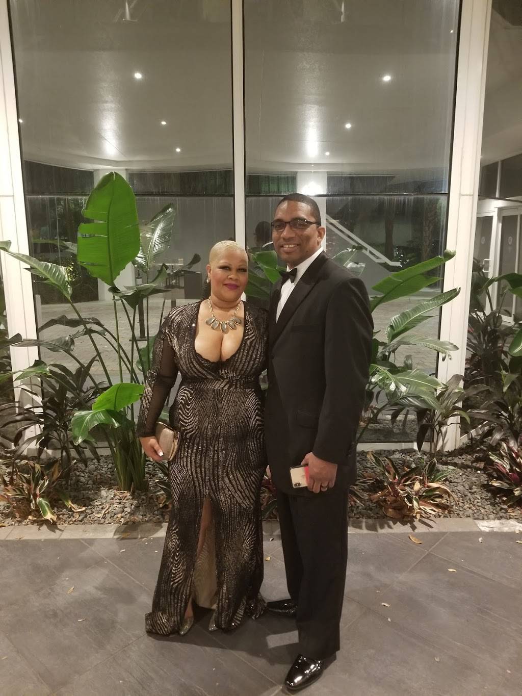 Shade Bar and Grill | restaurant | 400 W Livingston St, Orlando, FL 32801, USA | 4078688686 OR +1 407-868-8686